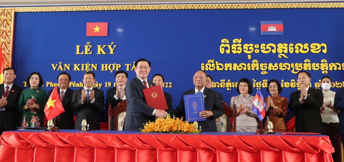 Vietnam and Cambodia ink MoU on cooperation between two legislatures